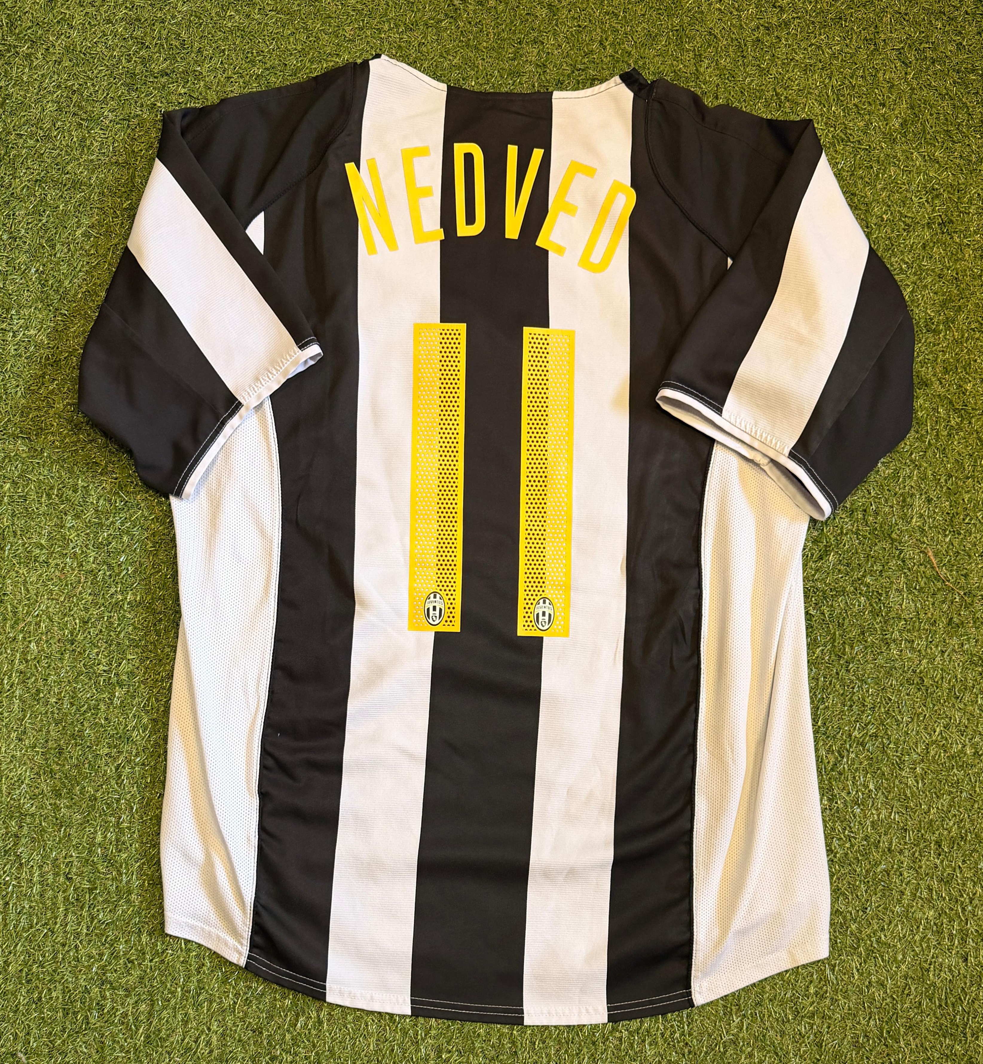 Juventus FC 2004-05 Pavel Nedvěd #11 Heim Trikot (Größe L)
